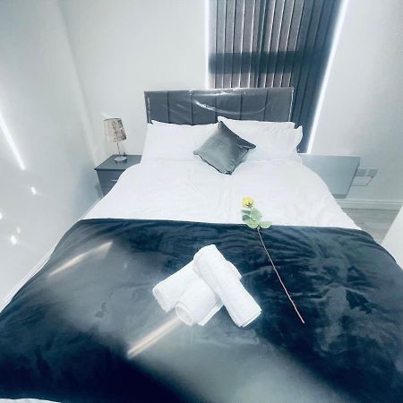 1 Bed Apartment Бирмингем Экстерьер фото