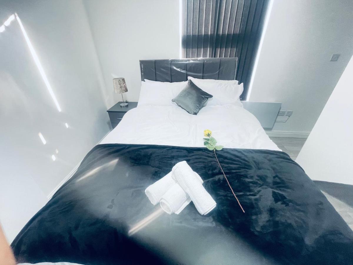 1 Bed Apartment Бирмингем Экстерьер фото