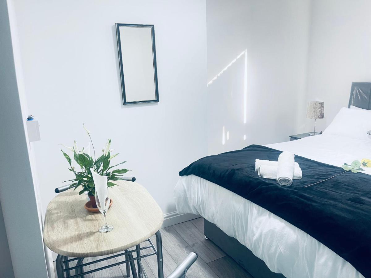 1 Bed Apartment Бирмингем Экстерьер фото