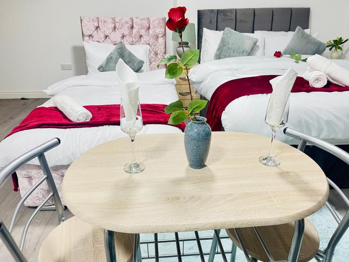 1 Bed Apartment Бирмингем Экстерьер фото