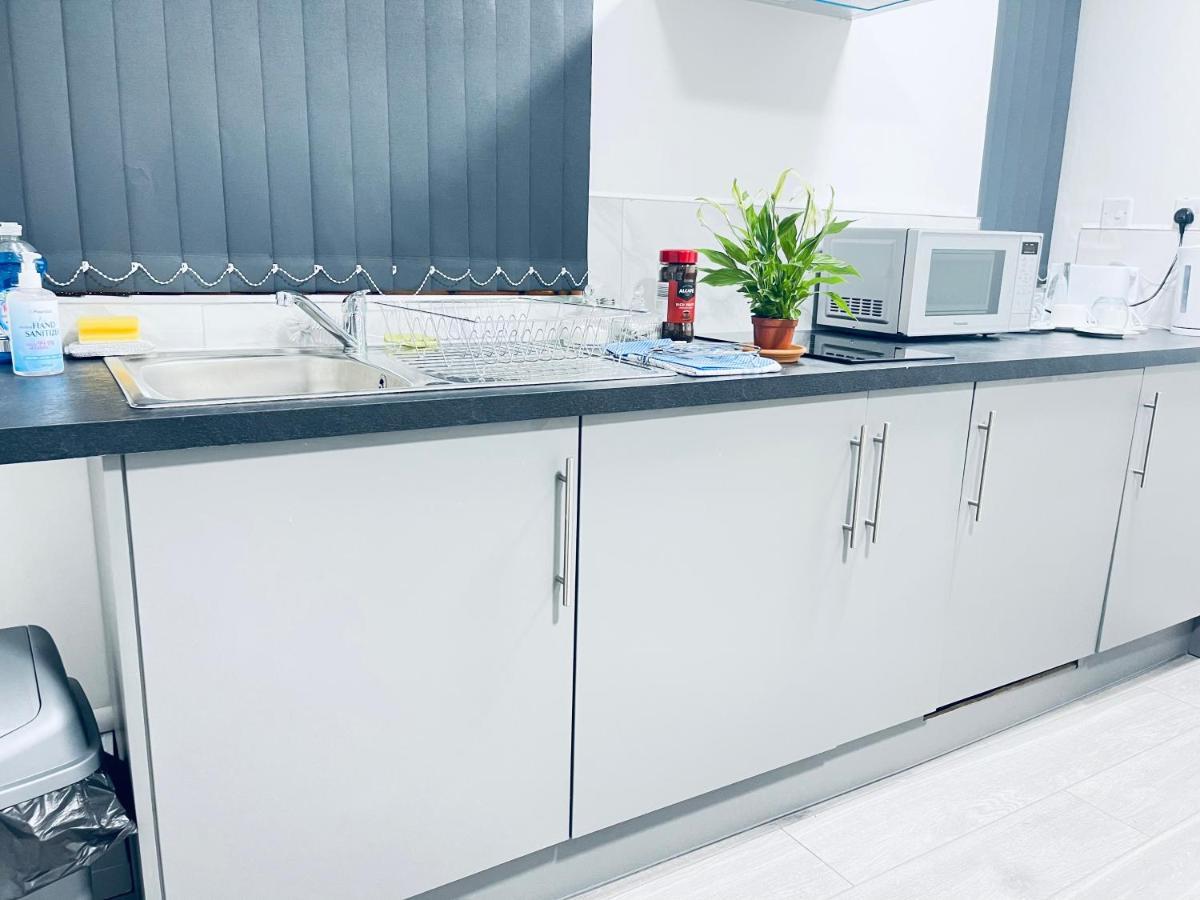 1 Bed Apartment Бирмингем Экстерьер фото