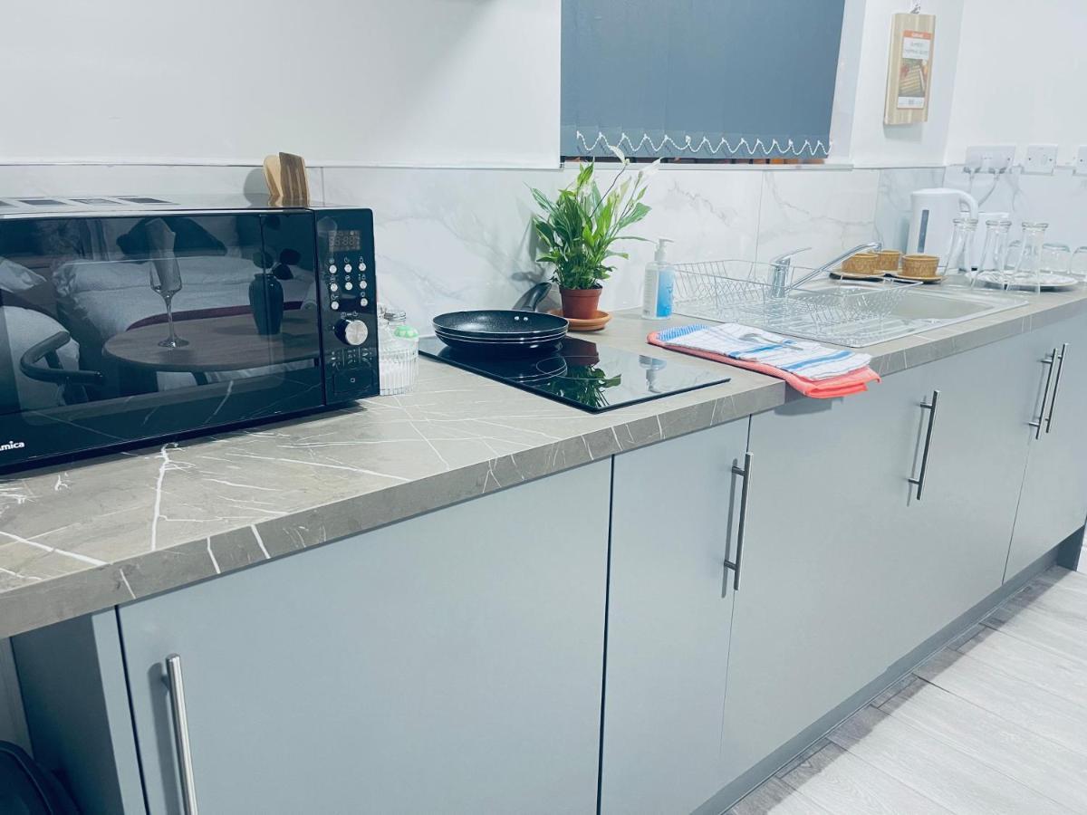 1 Bed Apartment Бирмингем Экстерьер фото