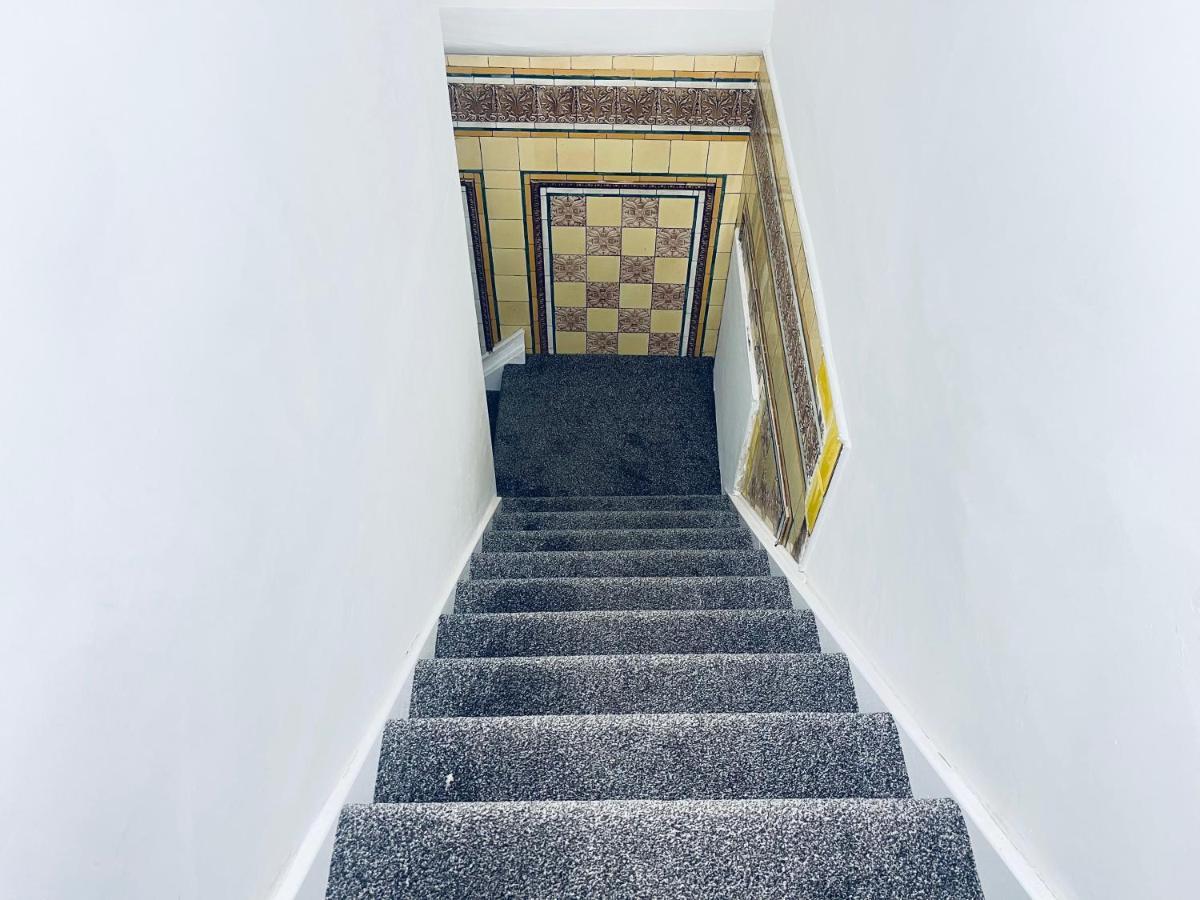 1 Bed Apartment Бирмингем Экстерьер фото