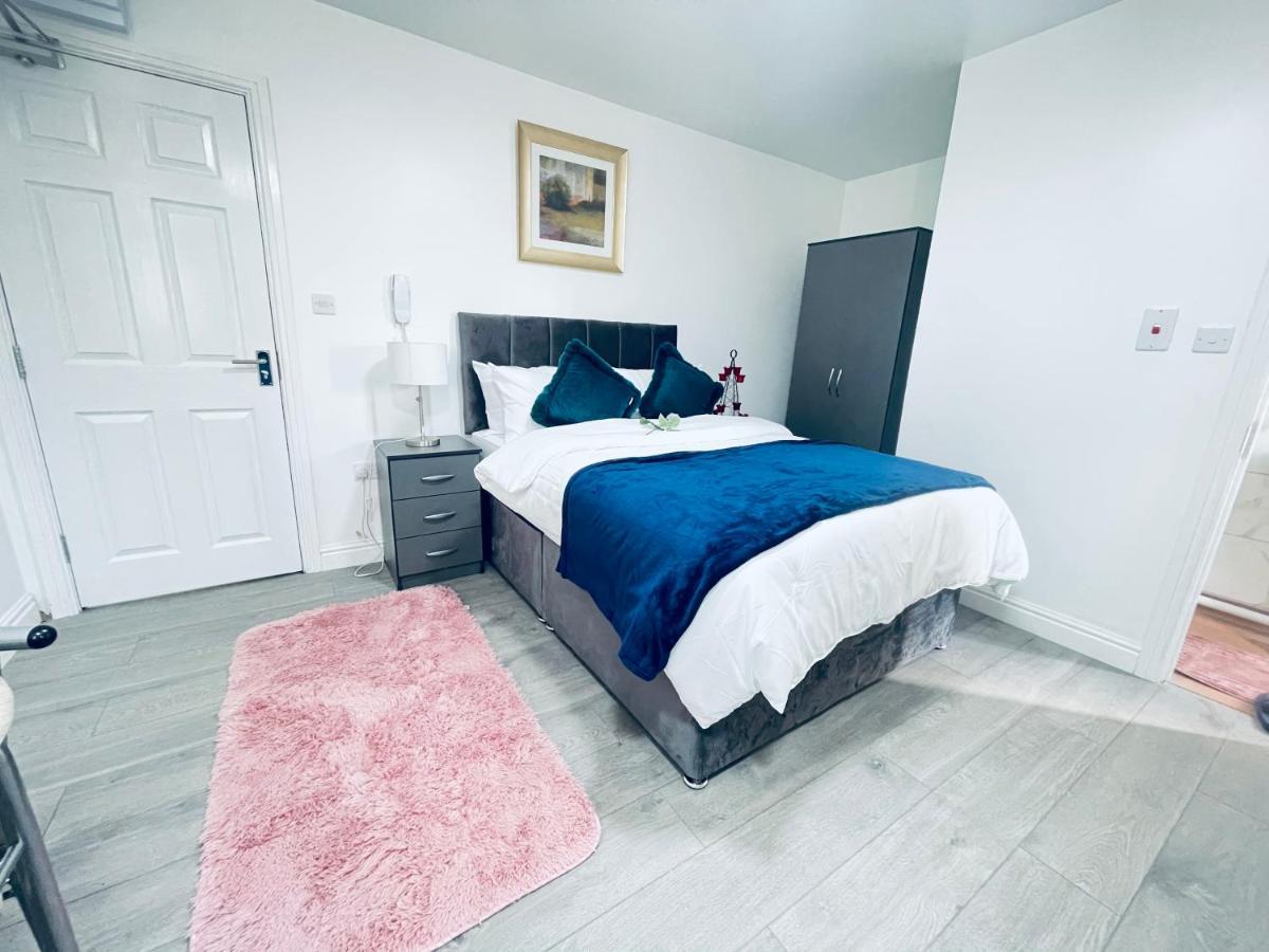 1 Bed Apartment Бирмингем Экстерьер фото