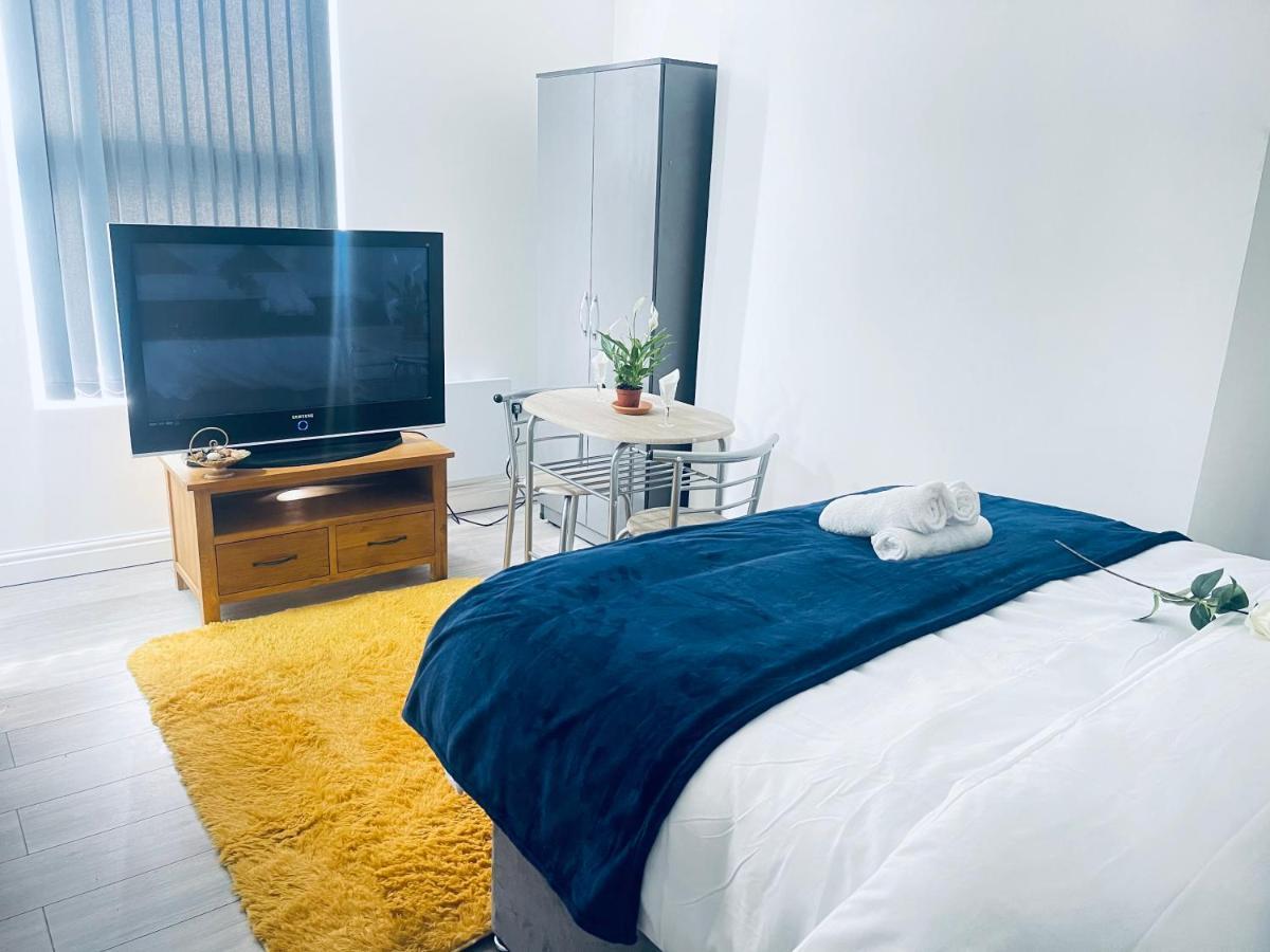 1 Bed Apartment Бирмингем Экстерьер фото